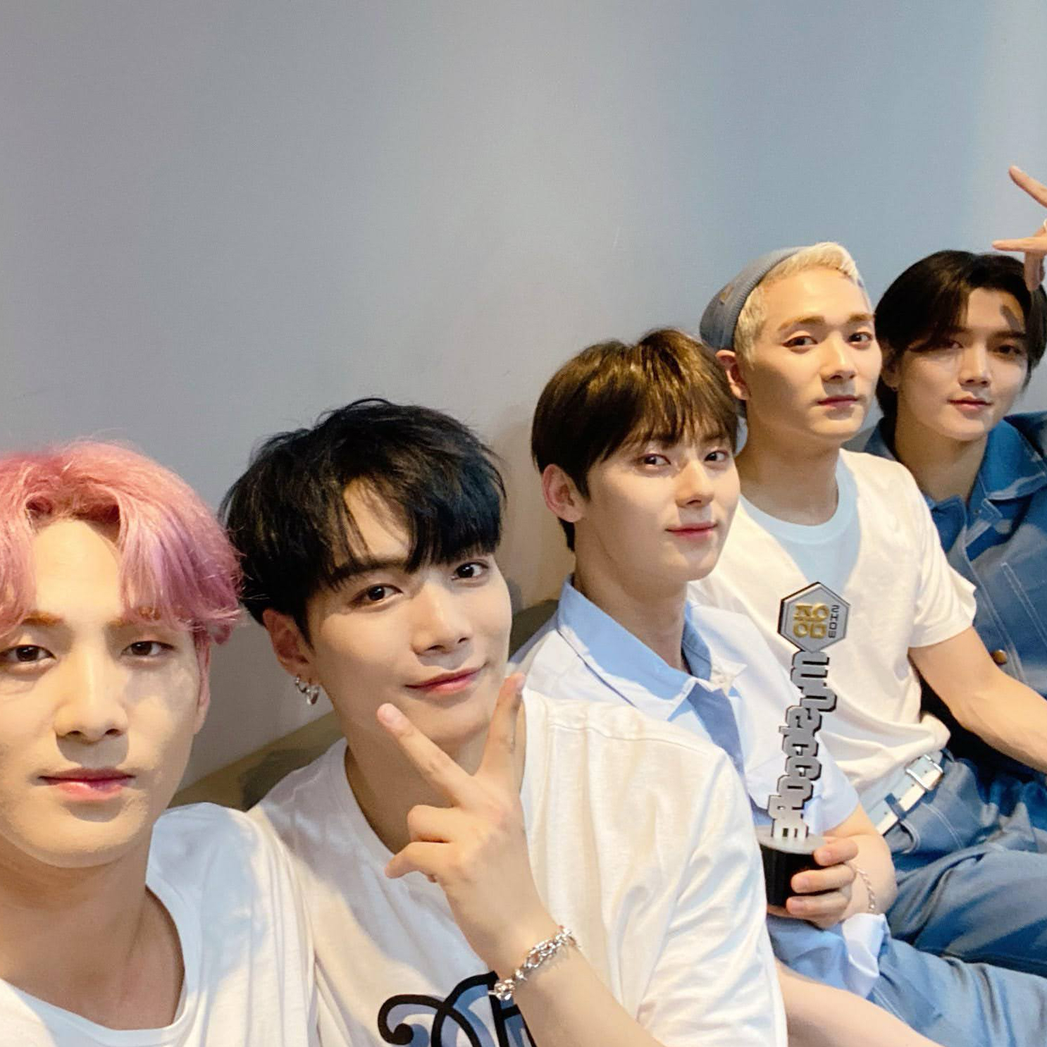 Behind-the-scenes cut of NU'EST