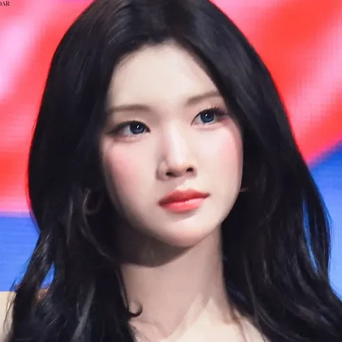 A moment captured by Hearts2Hearts's fan