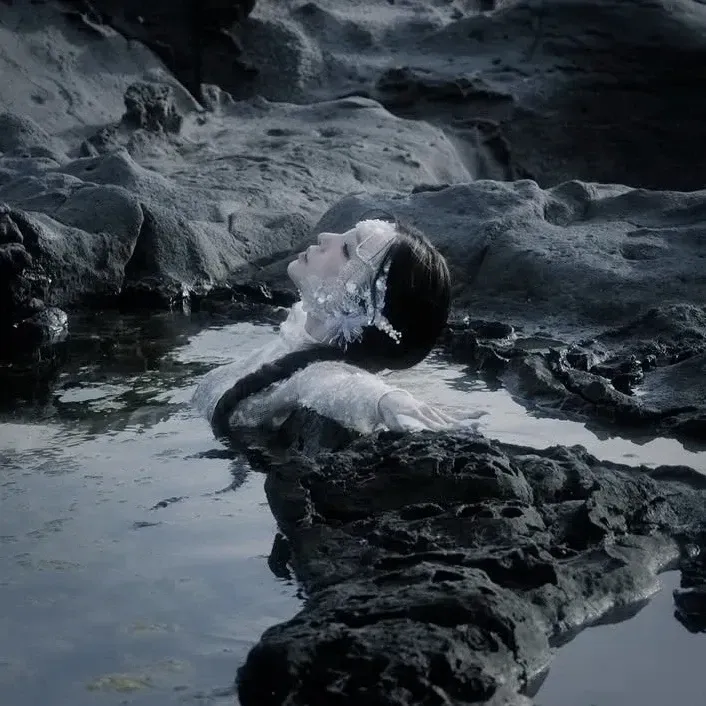 Behind-the-scenes cut of Tiffany Young (Girls' Generation)