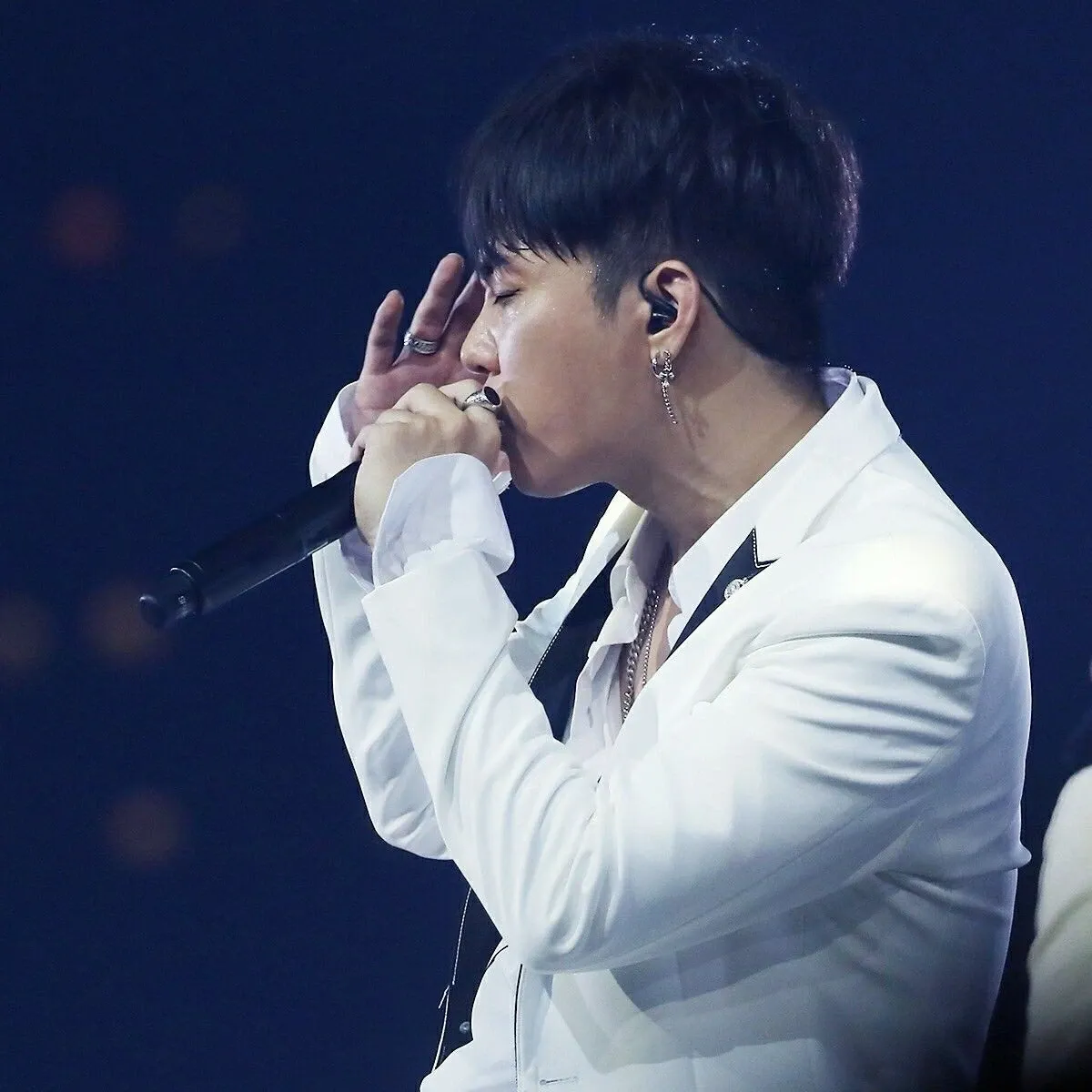 Behind-the-scenes cut of Eun Jiwon (SECHSKIES)