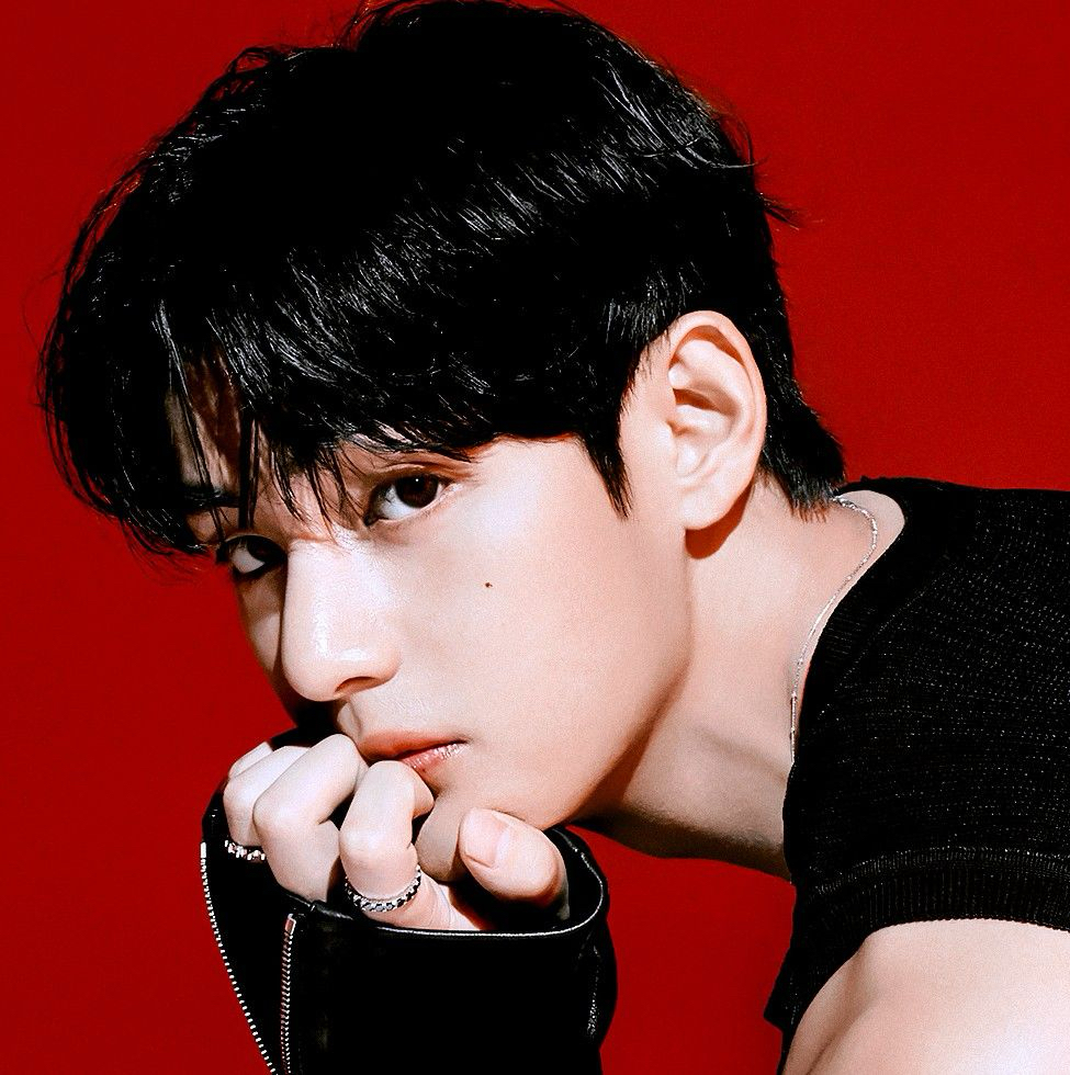 Latest photo of V (BTS)
