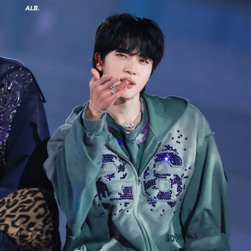 진 (방탄소년단)의 최신 사진