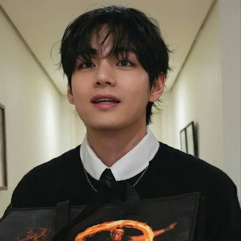 Foto aktivitas terbaru V (BTS)