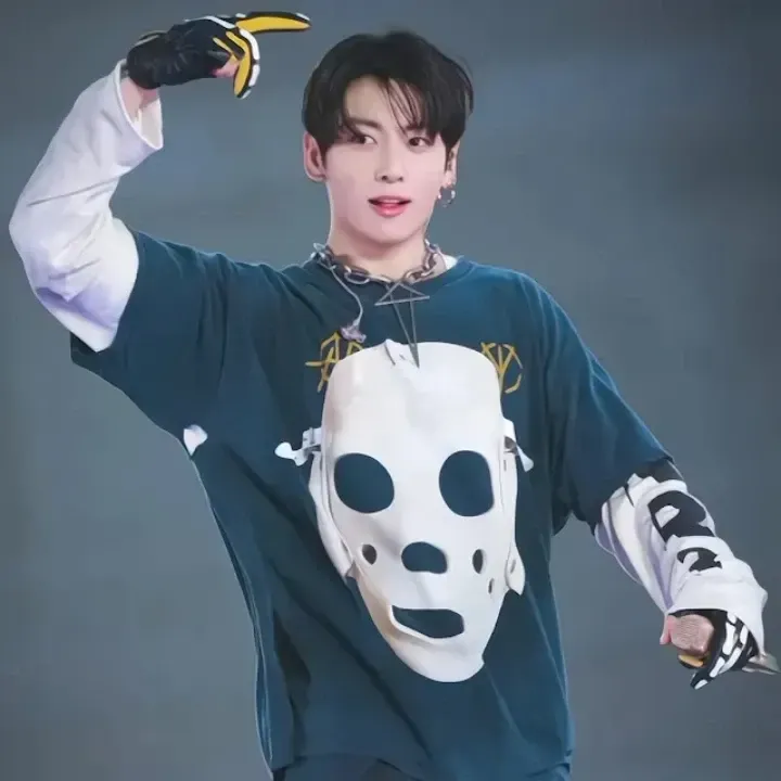 Foto aktivitas terbaru Jungkook (BTS)