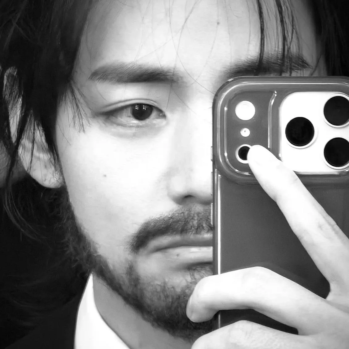 Behind-the-scenes cut of V (BTS)