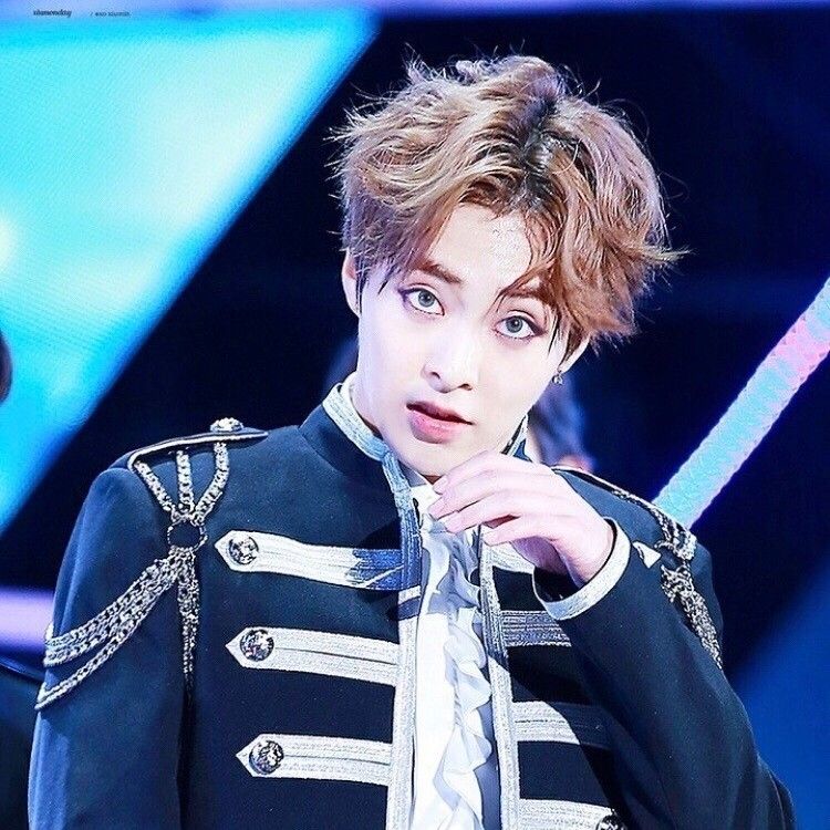 Behind-the-scenes cut of Xiumin (EXO)