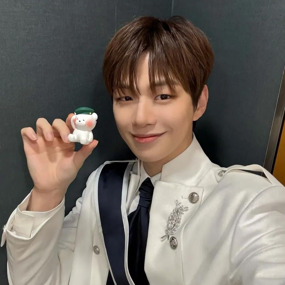 강다니엘의 비하인드 컷