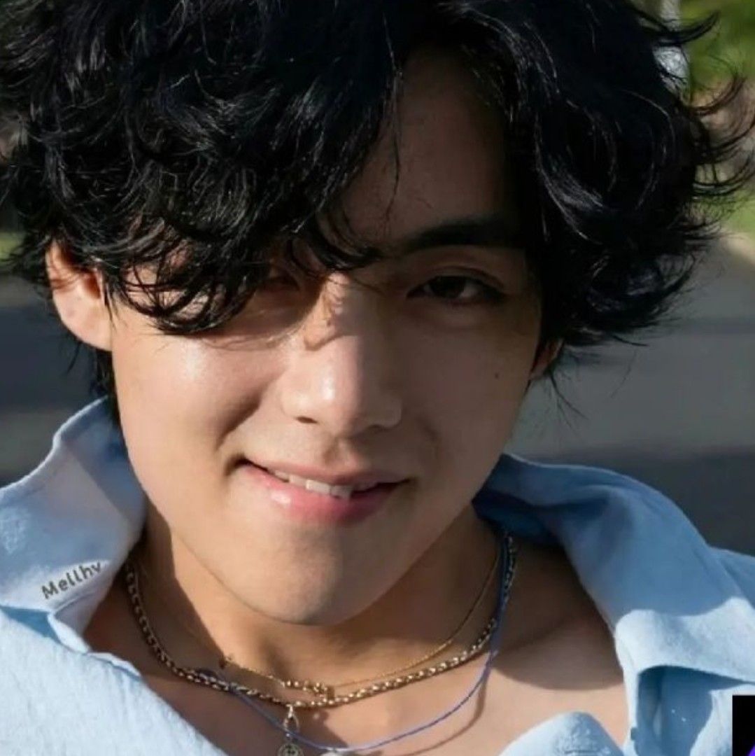 뷔 (방탄소년단)의 최신 사진