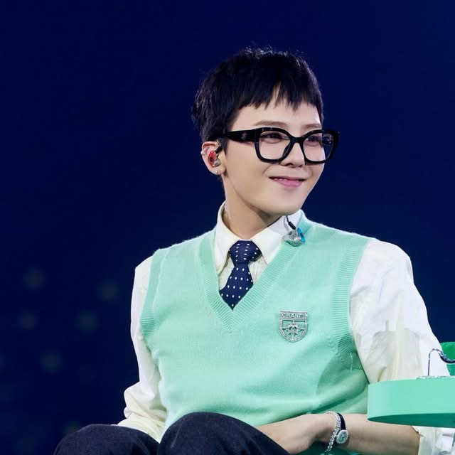 Foto aktivitas terbaru G-DRAGON (BIGBANG)