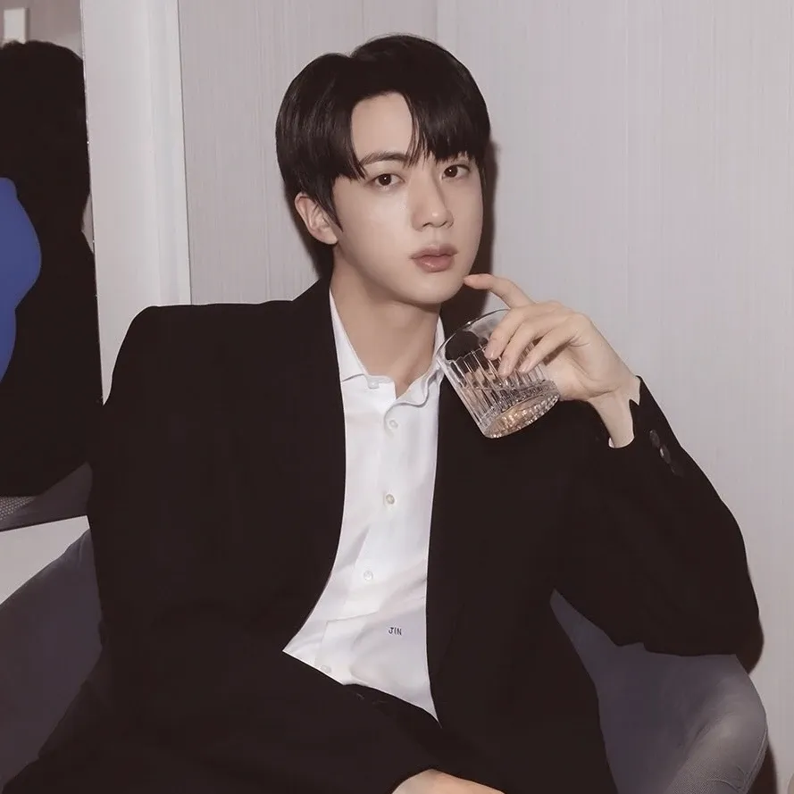 Foto terbaru Jin (BTS)
