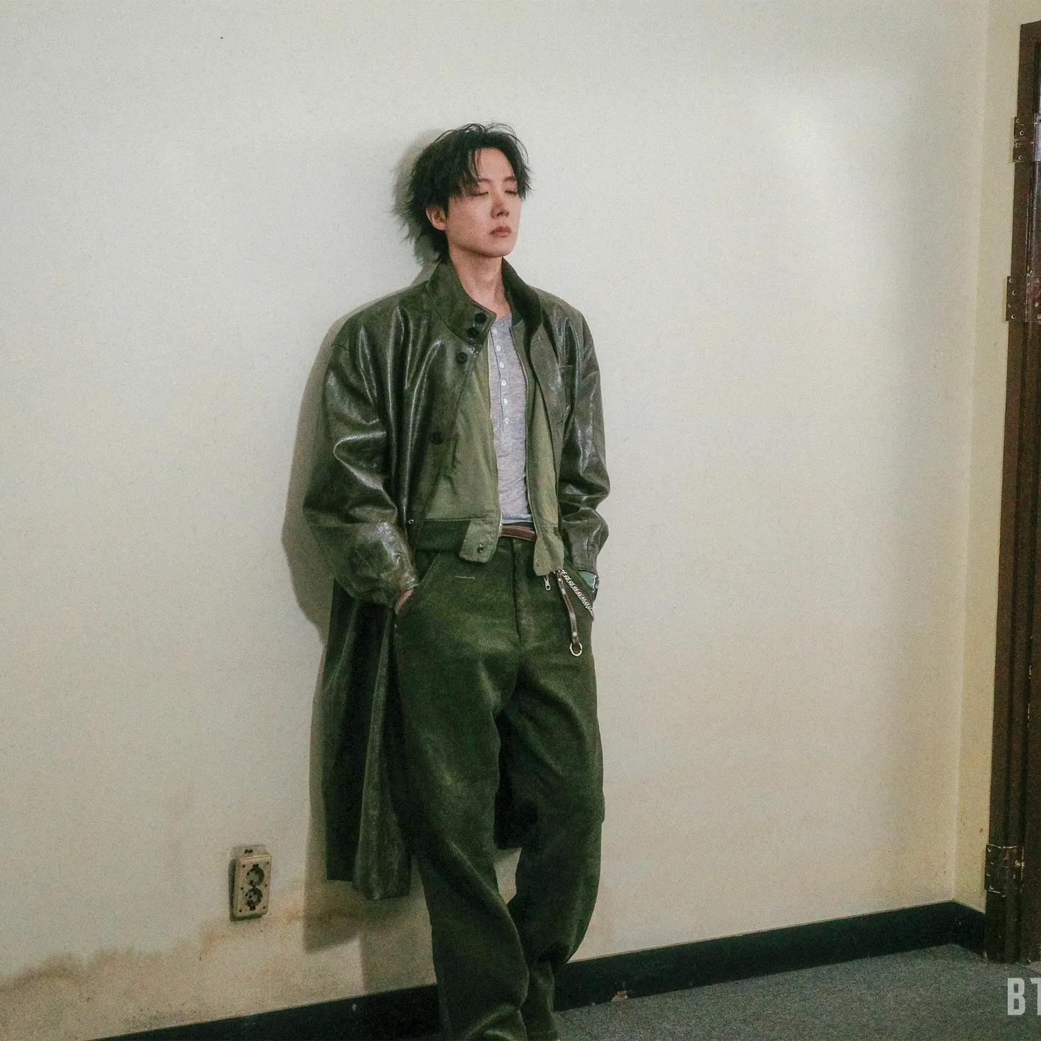 Foto terbaru j-hope (BTS)
