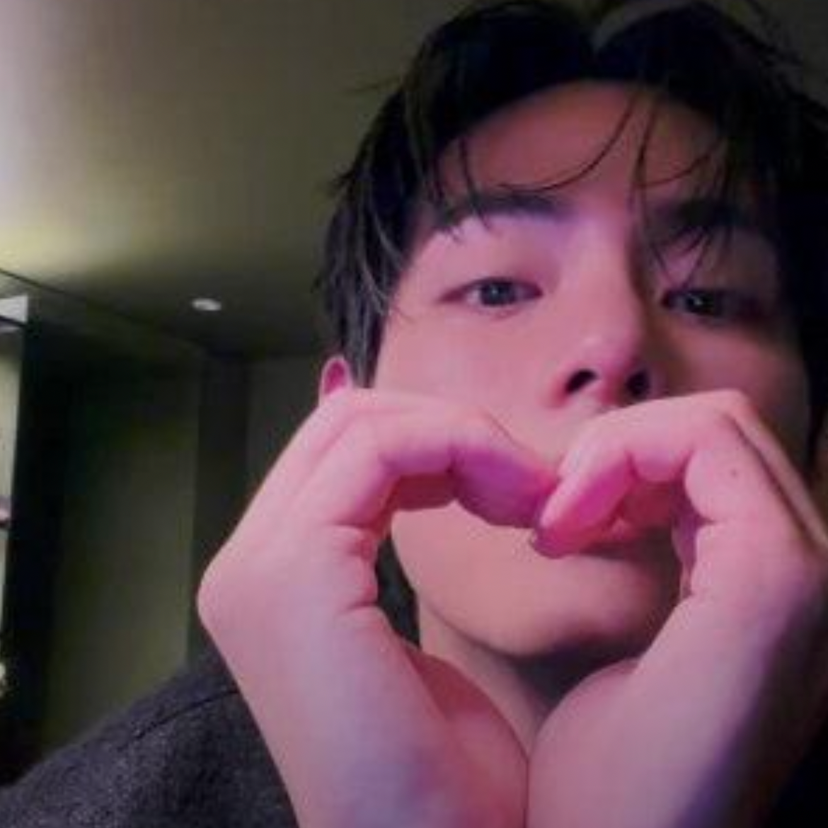 뷔 (방탄소년단)의 비하인드 컷