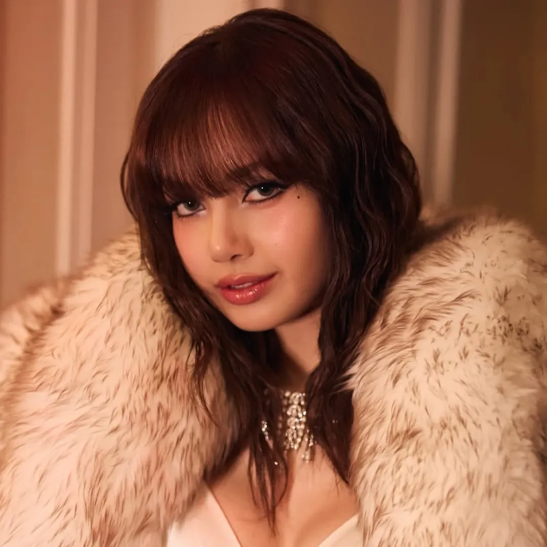 Foto aktivitas terbaru Lisa (BLACKPINK)