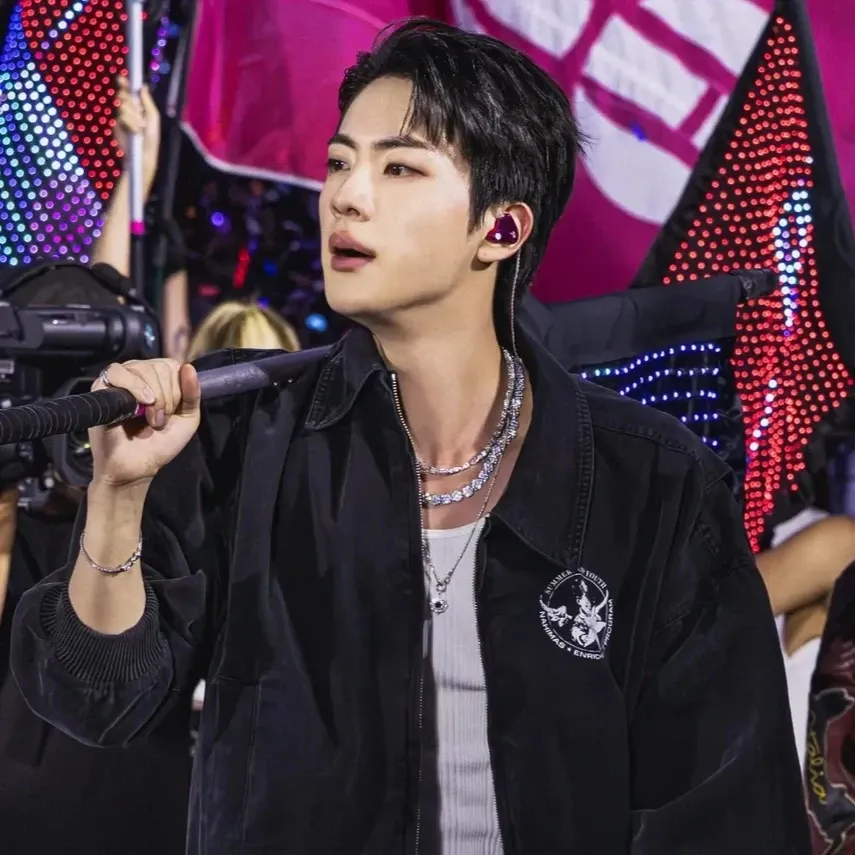 Behind-the-scenes cut of Jin (BTS)
