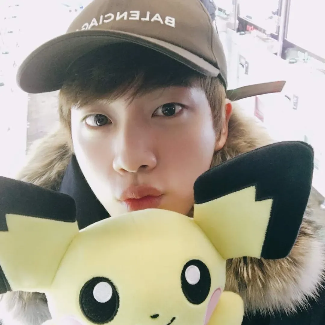 Foto aktivitas terbaru Jin (BTS)