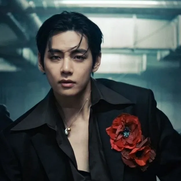 Behind-the-scenes cut of V (BTS)