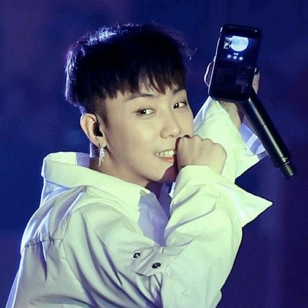 A moment captured by Eun Jiwon (SECHSKIES)'s fan