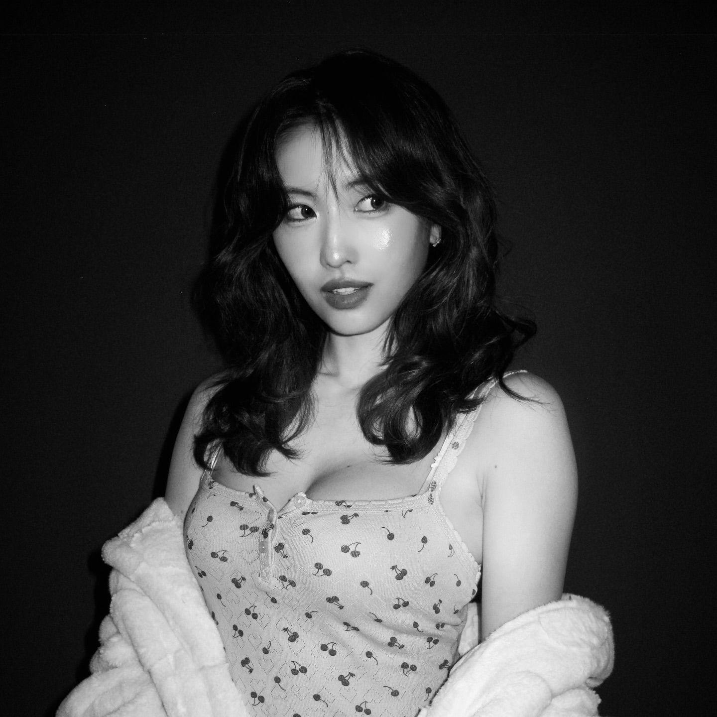 Foto aktivitas terbaru Momo (TWICE)