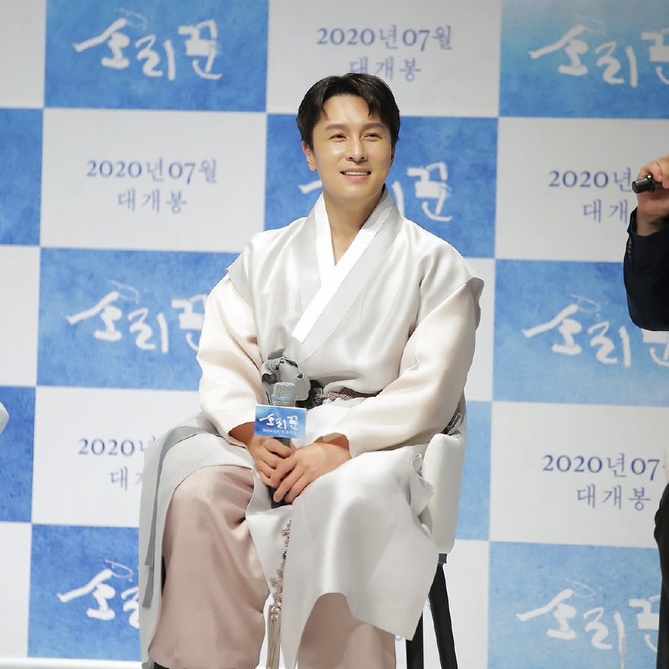 A moment captured by Kim Dongwan (SHINHWA)'s fan