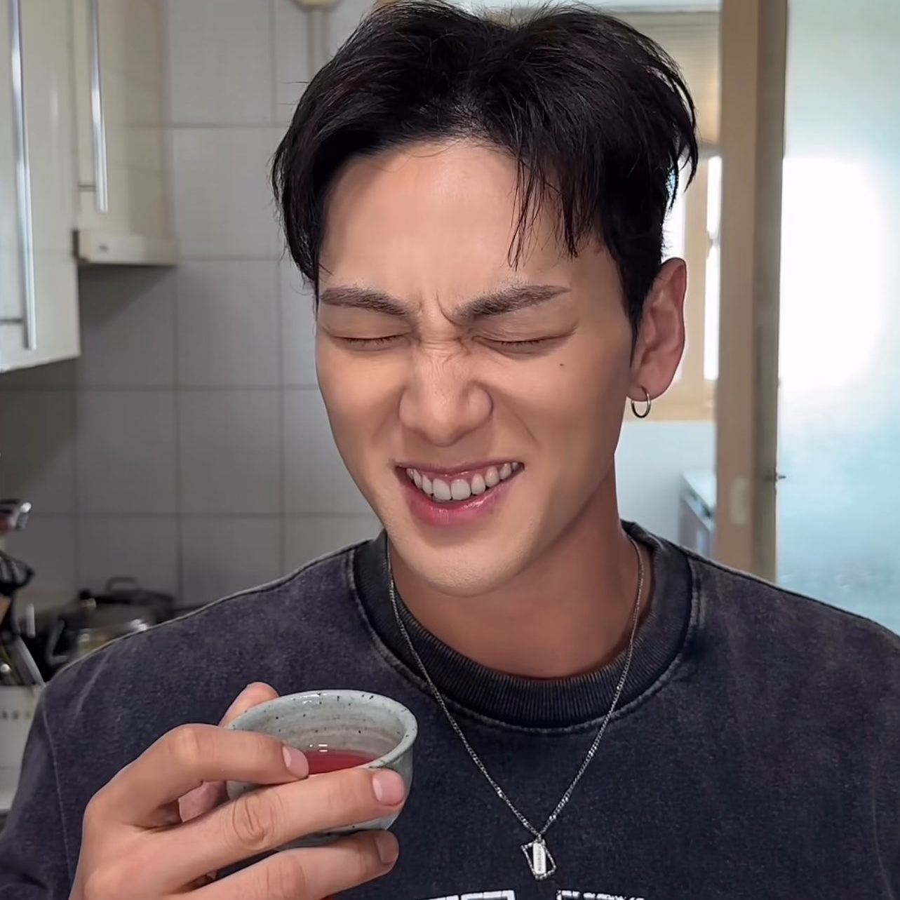 Behind-the-scenes cut of Baekho