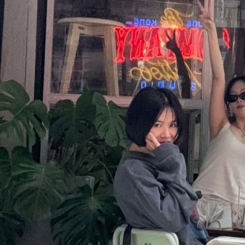 Latest photo of Hwasa (MAMAMOO)