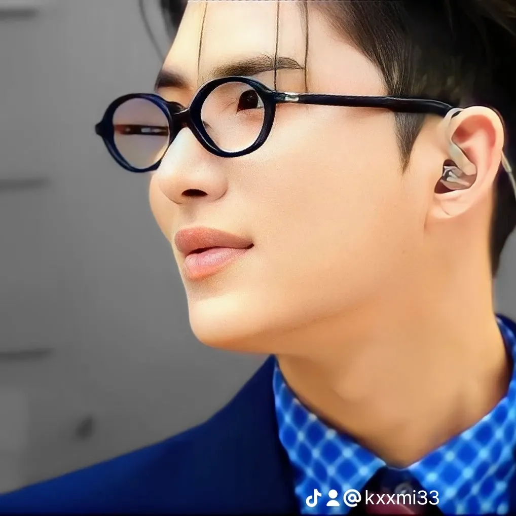 Latest photo of Wow (A.C.E)