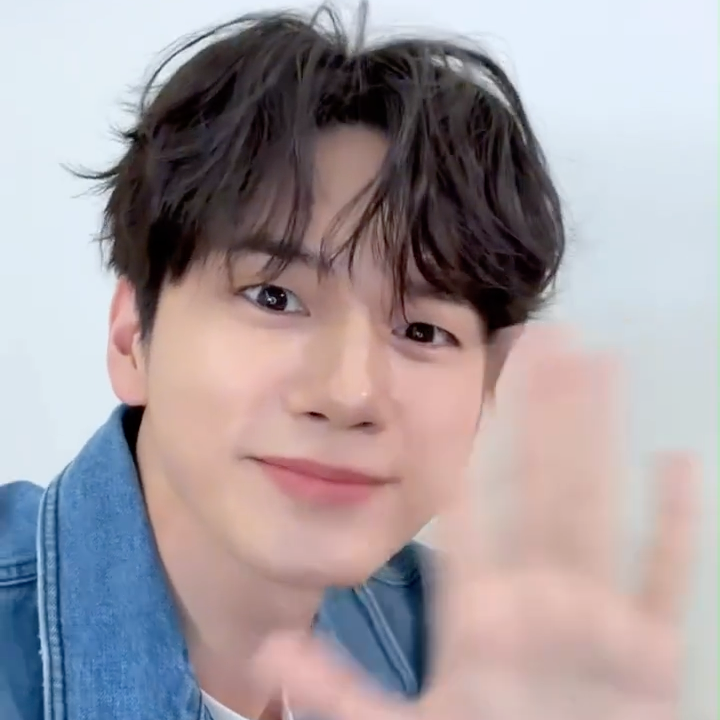 A moment captured by Ong Seongwu's fan