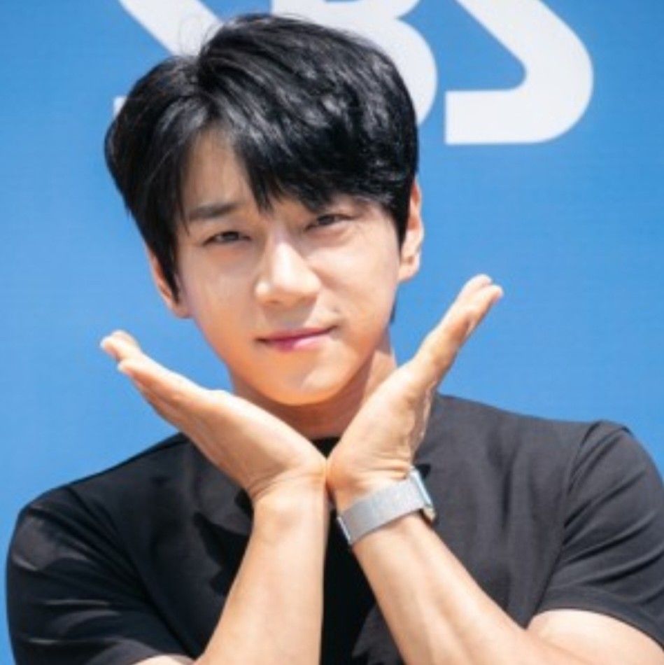 Latest photo of Hwang Chiyeol