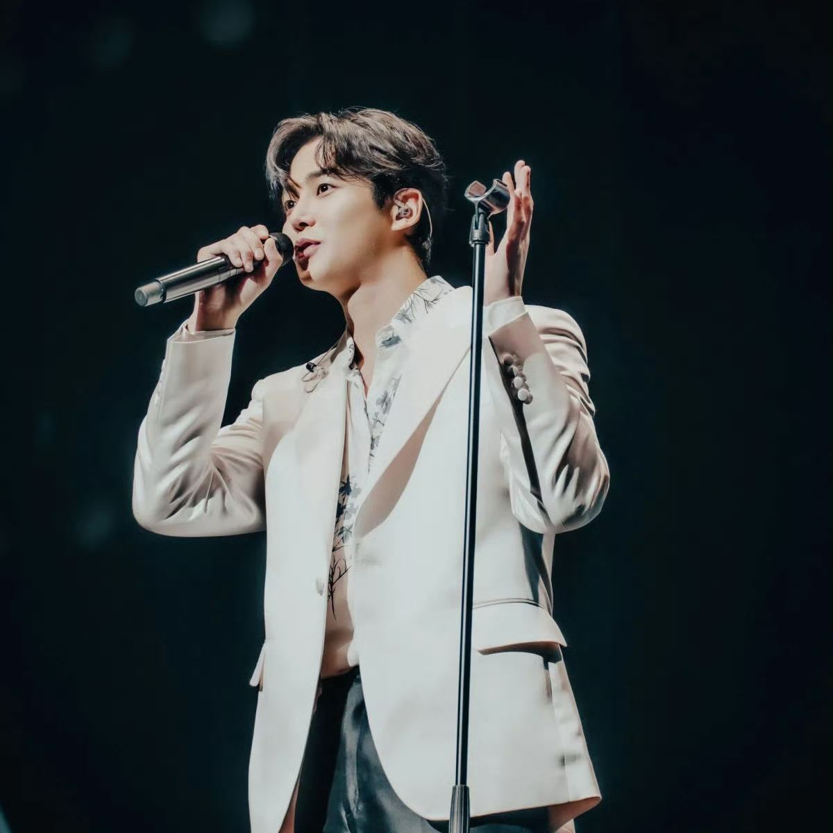 로운의 최신 사진