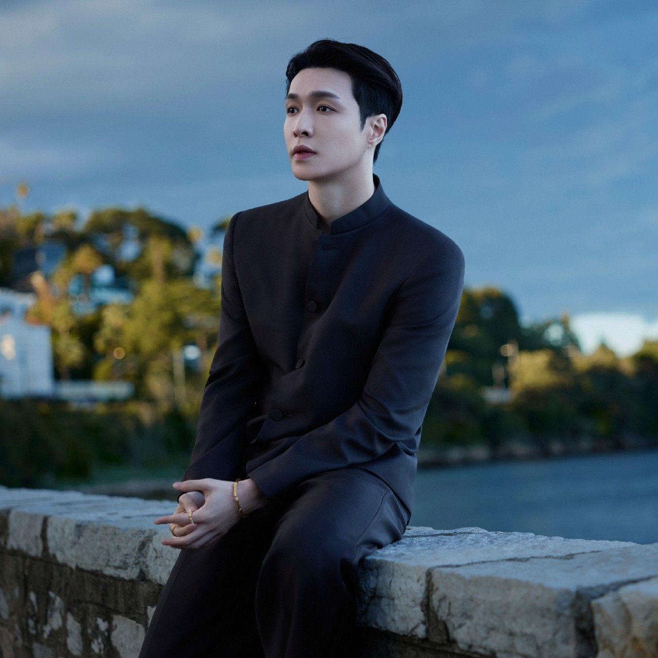 Behind-the-scenes cut of Lay (EXO)