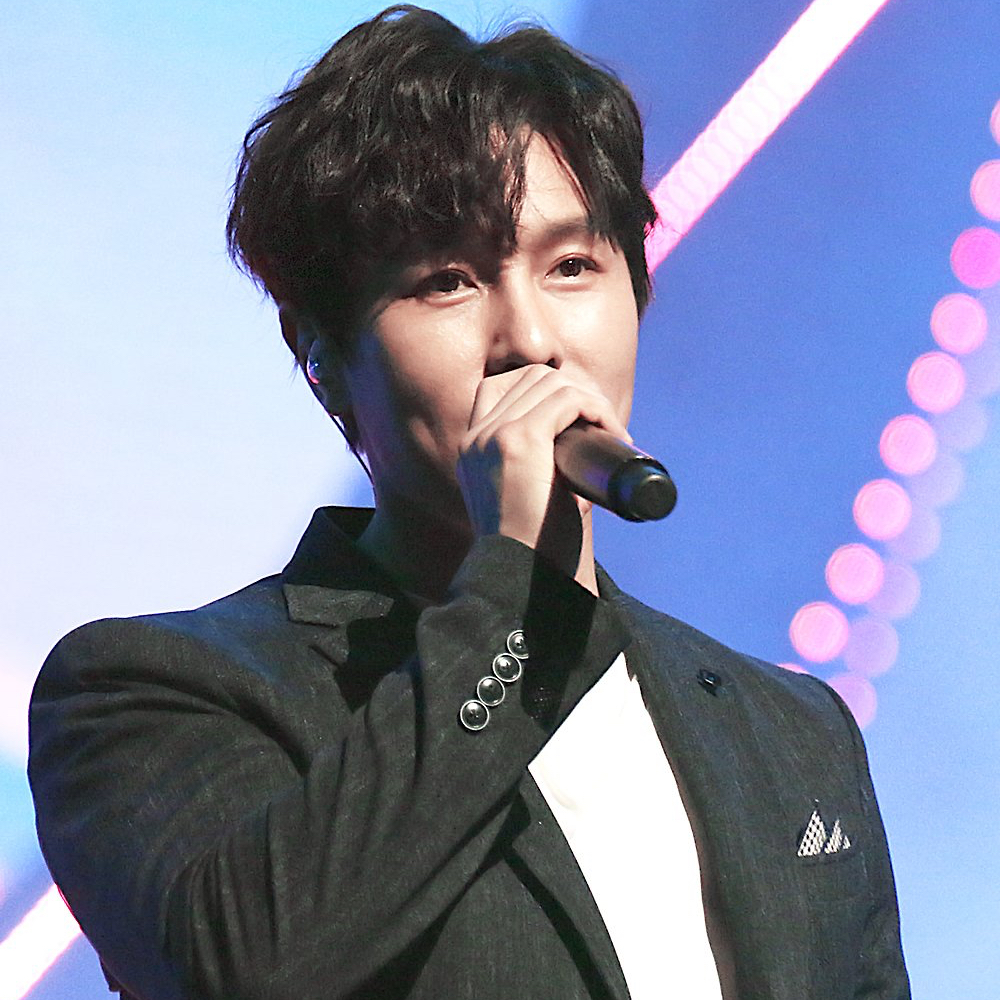 A moment captured by Kim Dongwan (SHINHWA)'s fan