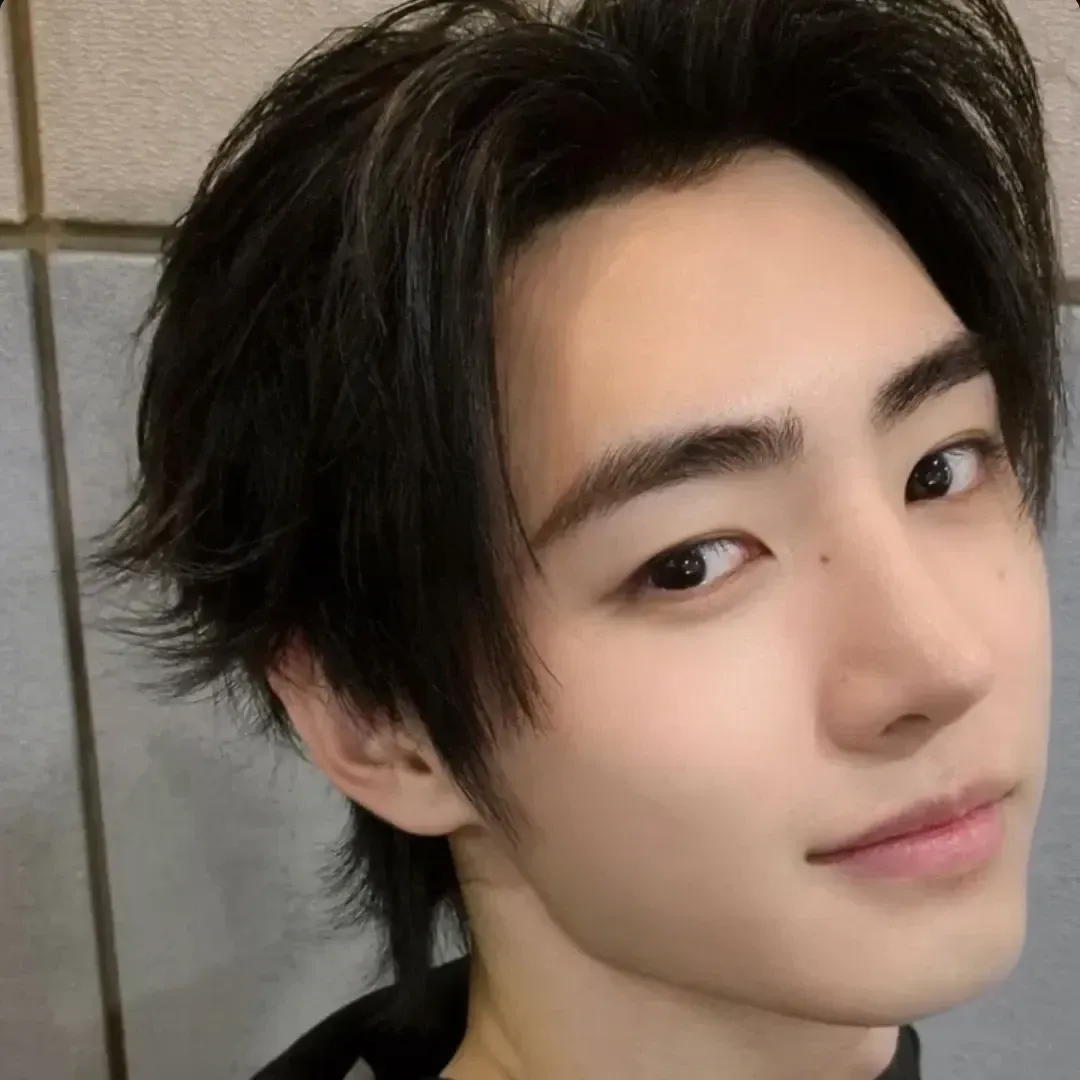 Momen yang diabadikan oleh penggemar Sunghoon (ENHYPEN)