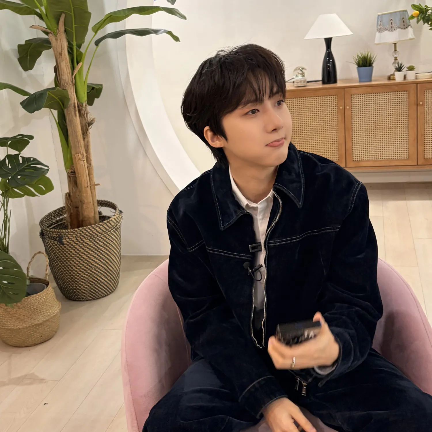 Recent activity shot of Hui (PENTAGON)