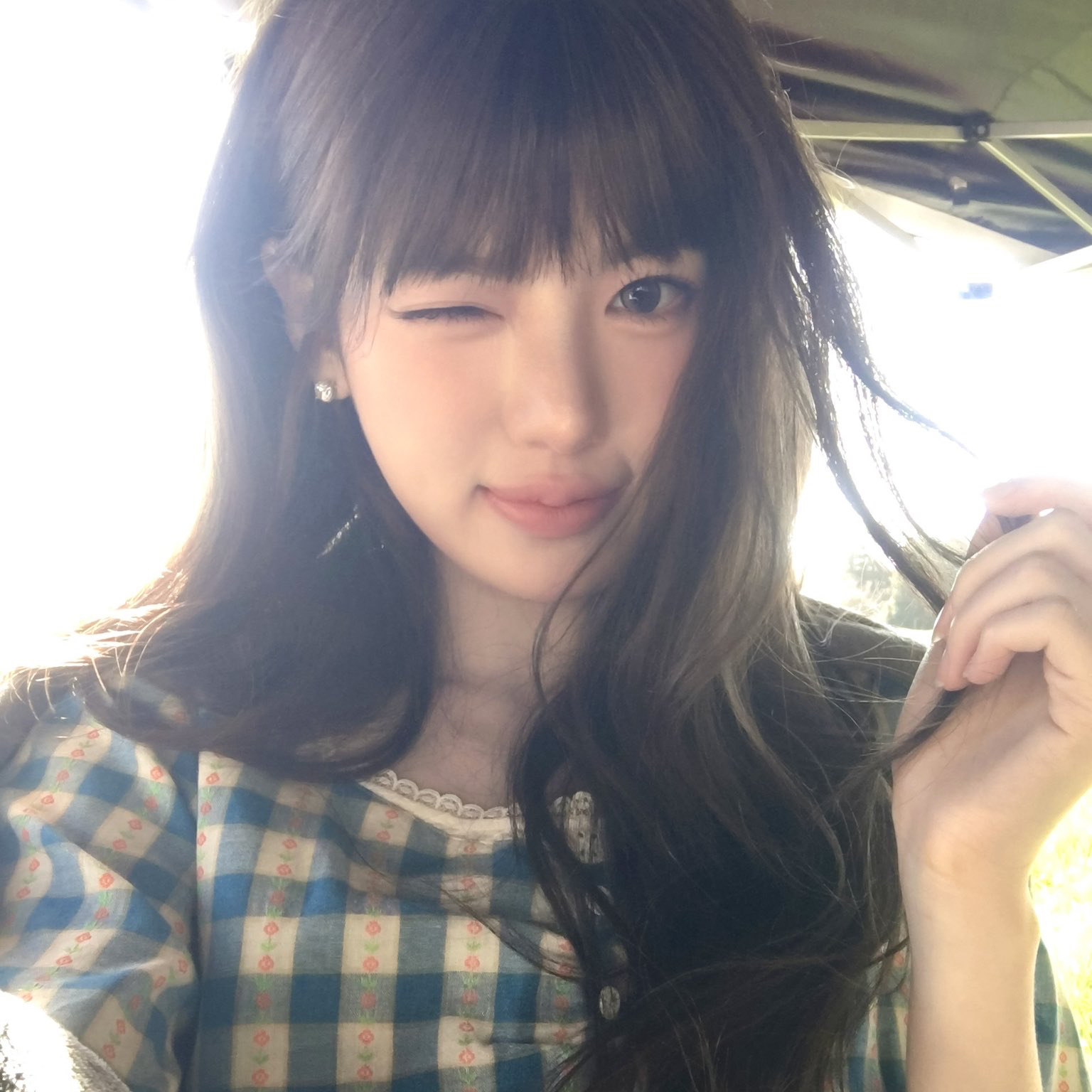 Behind-the-scenes cut of SUI (KiiiKiii)