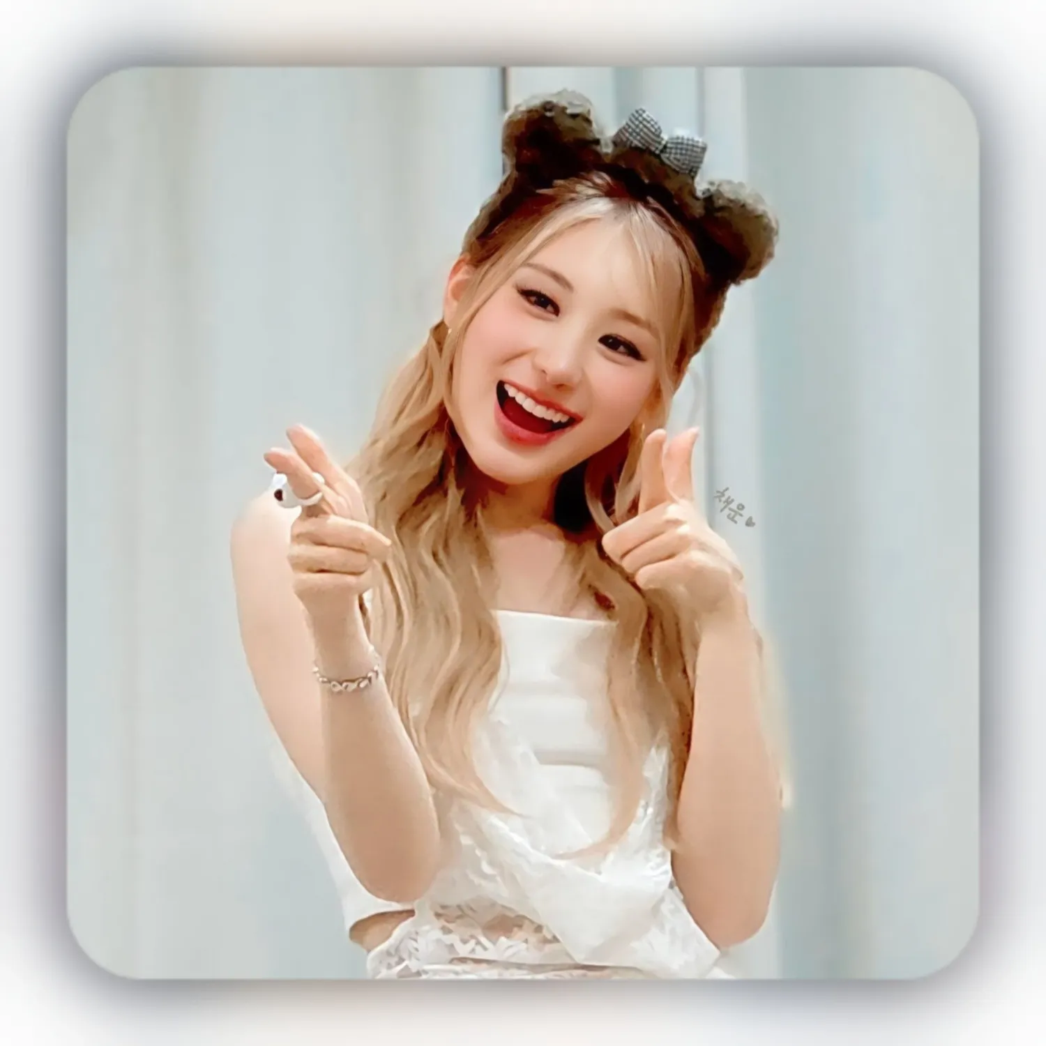 Behind-the-scenes cut of Lee Chaeyeon