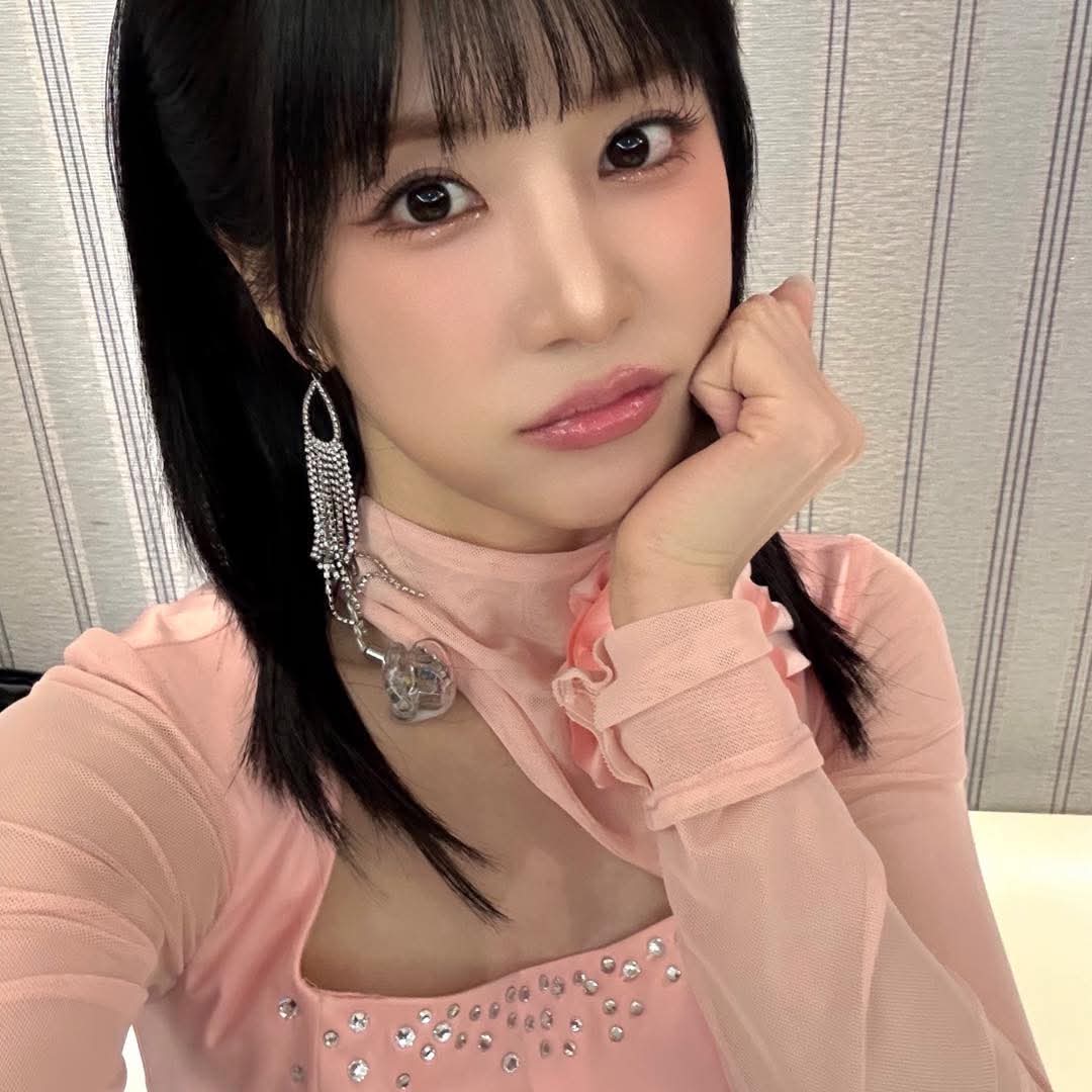 Recent activity shot of Park Chorong (Apink)