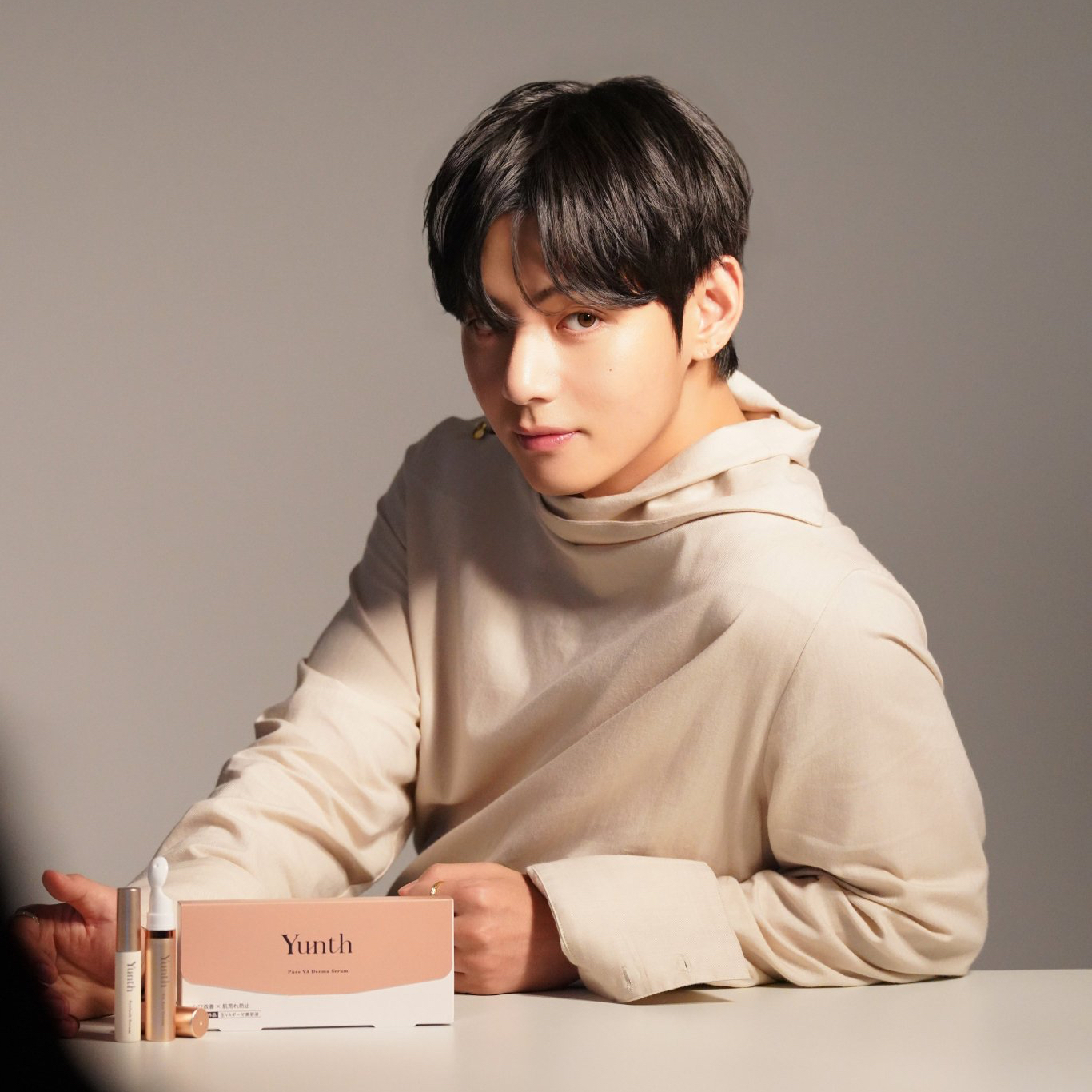 뷔 (방탄소년단)의 최신 사진