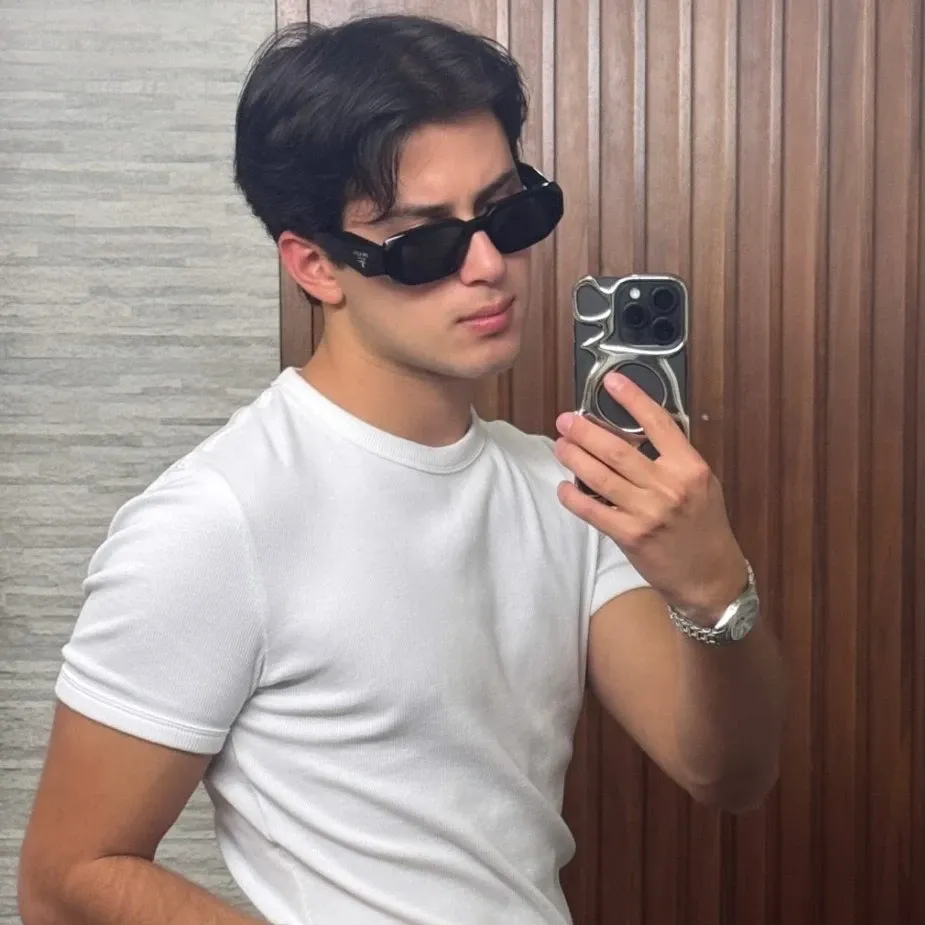 Behind-the-scenes cut of Alejandro (SANTOS BRAVOS)