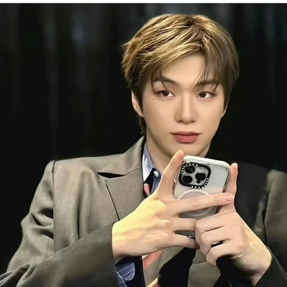 강다니엘의 비하인드 컷