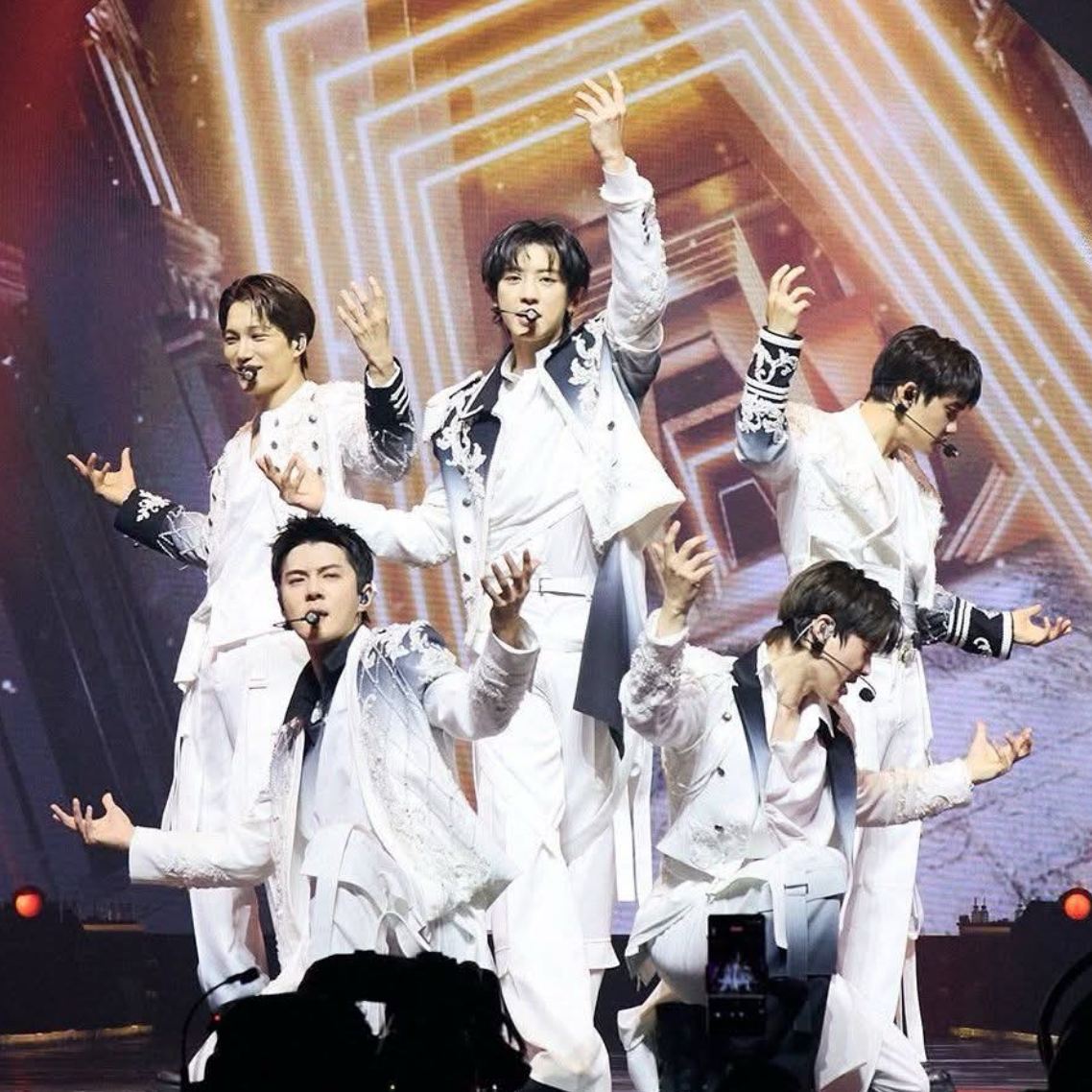 Behind-the-scenes cut of EXO