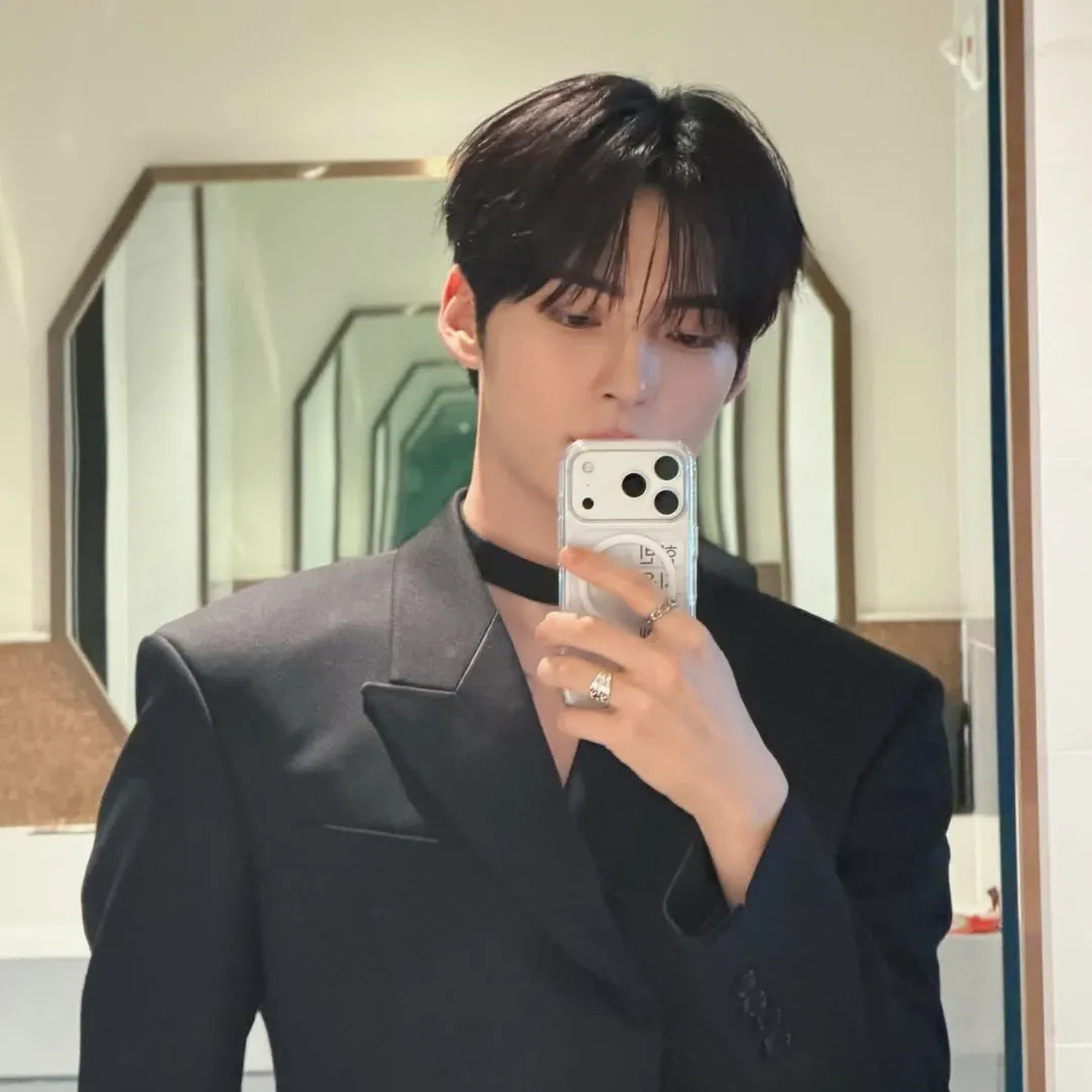 Latest photo of Sung Hanbin (ZEROBASEONE)
