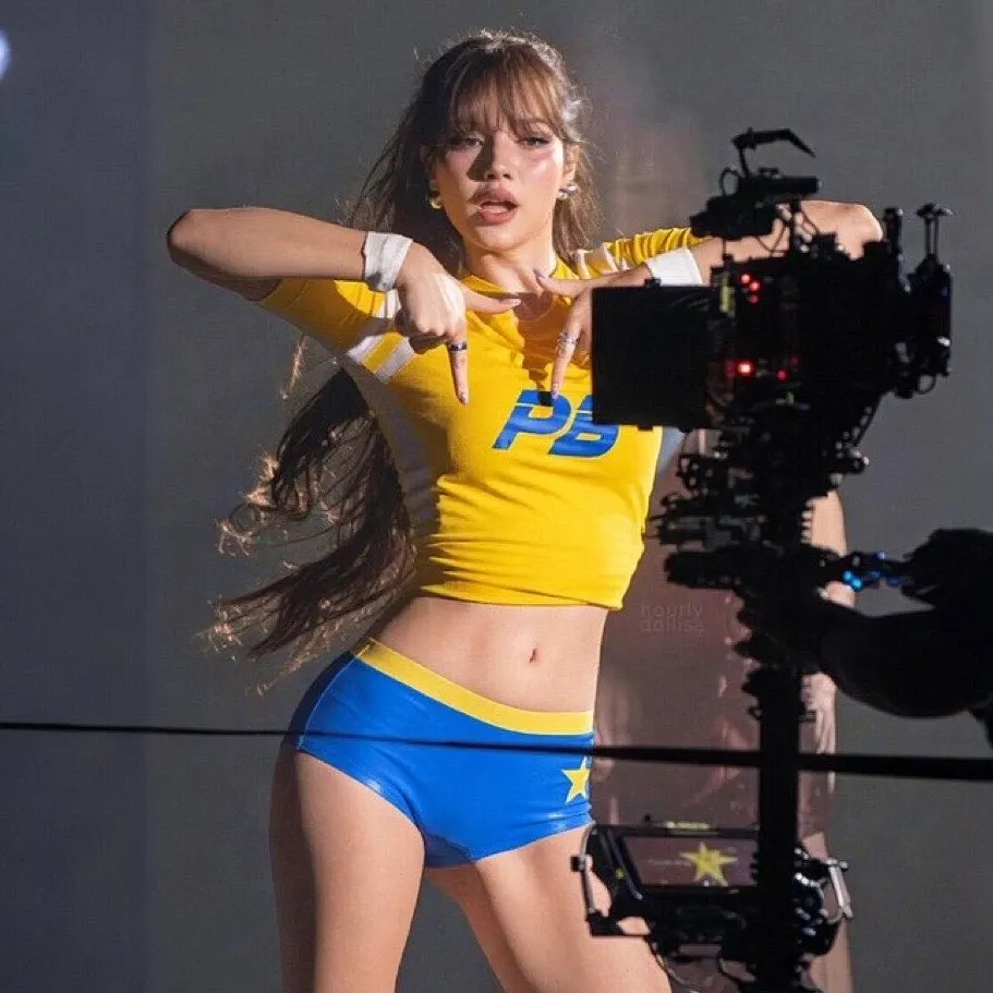Foto aktivitas terbaru Lisa (BLACKPINK)