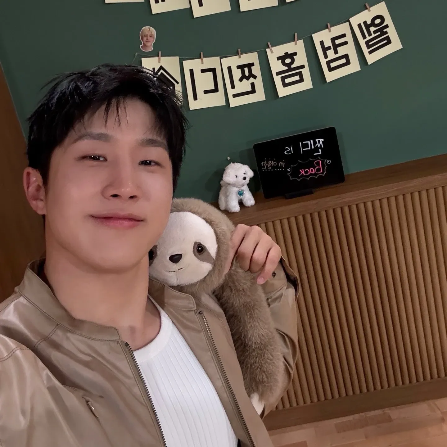 Latest photo of Jinjin (ASTRO)