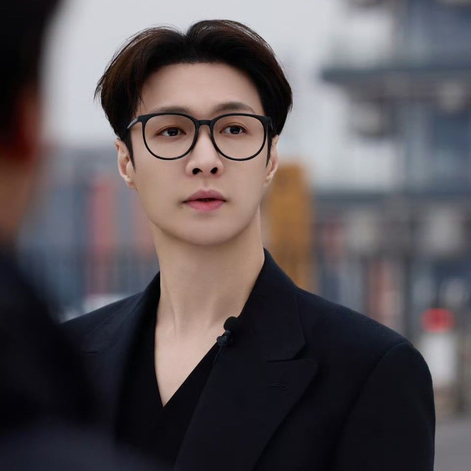 A moment captured by Lay (EXO)'s fan
