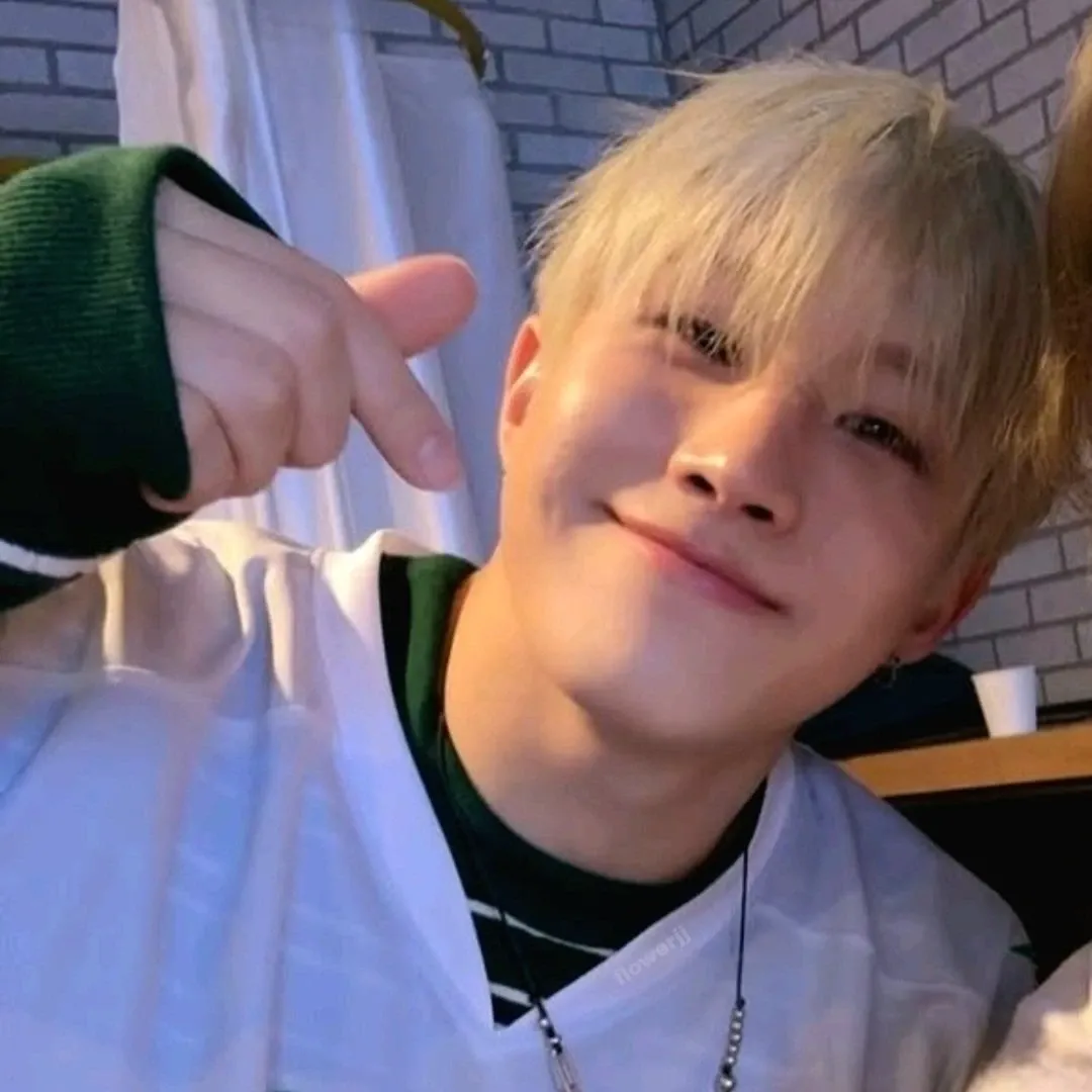 Latest photo of Jinjin (ASTRO)