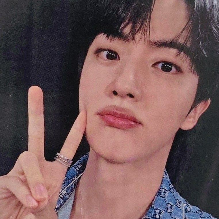 진 (방탄소년단)의 최신 사진