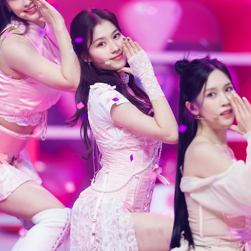 Foto terbaru Sana (TWICE)