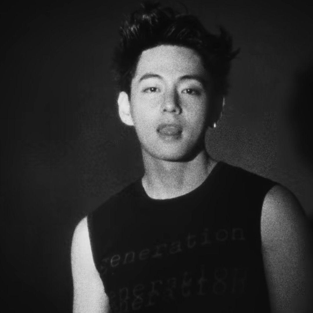 뷔 (방탄소년단) 최근 활동샷