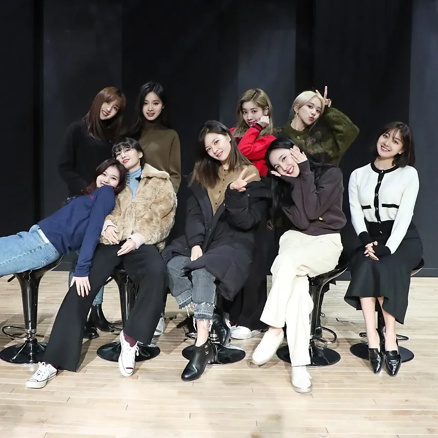 TWICE의 비하인드 컷