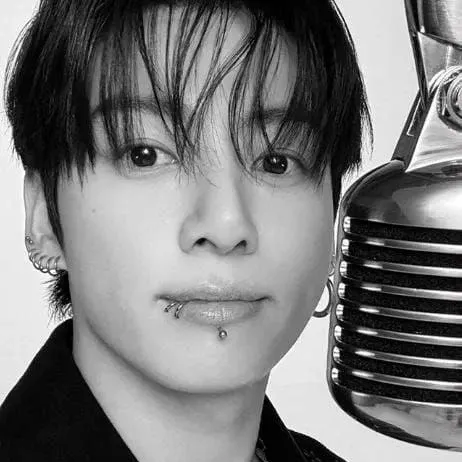 Foto aktivitas terbaru Jungkook (BTS)